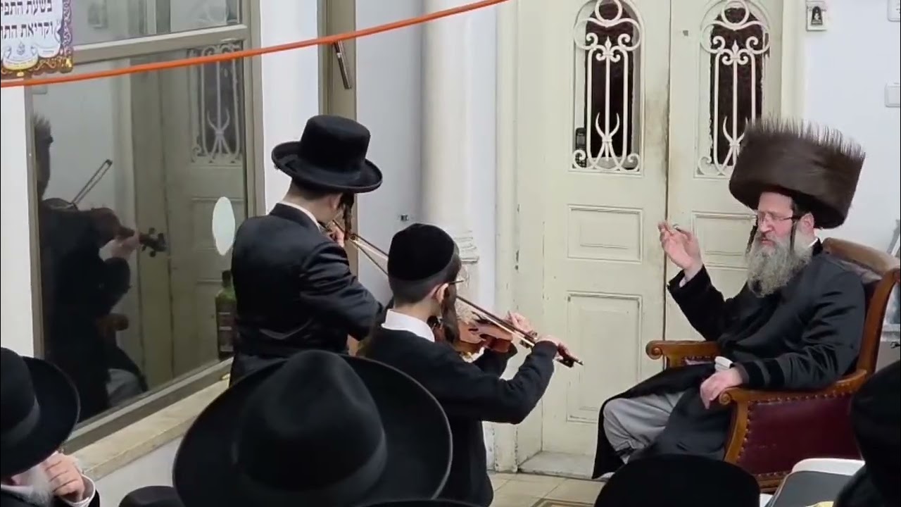 זאת חנוכה בחצר הקודש ביטשקוב