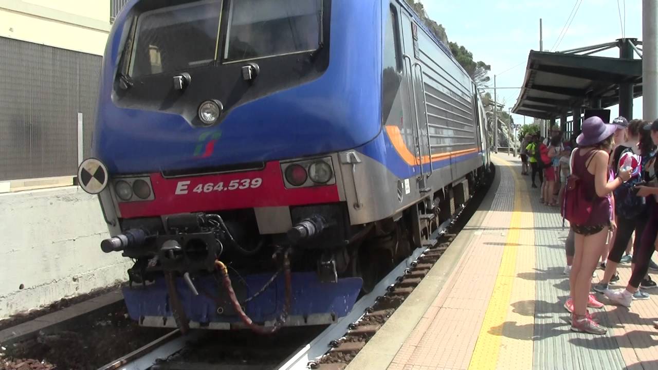Manarola HD-Trenitalia E464 no.464539+Regional stock departs on service to Sarzana