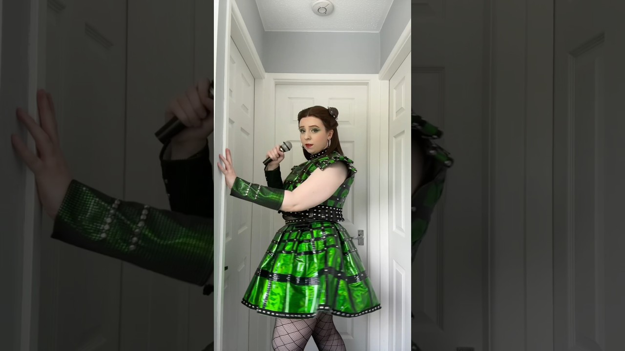 Anne Boleyn 💚 #sixthemusical #six #sixcosplay #anneboleyn #anneboleyncosplay #battyrap #ferngully