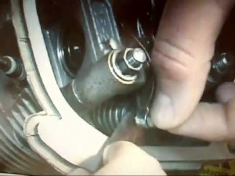 SCOOTERHANDLEIDINGEN.com - Kleppen Stellen - How to adjust your valves -  Ventile einstellen - YouTube