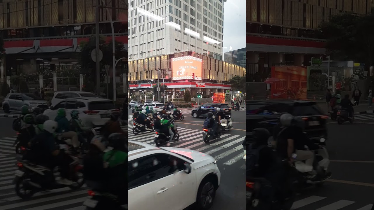 Melihat Sarinah dari Transjakarta 