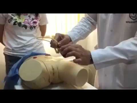 Video: Bir kişi kateterini necə yerləşdirmək olar (şəkillərlə birlikdə)