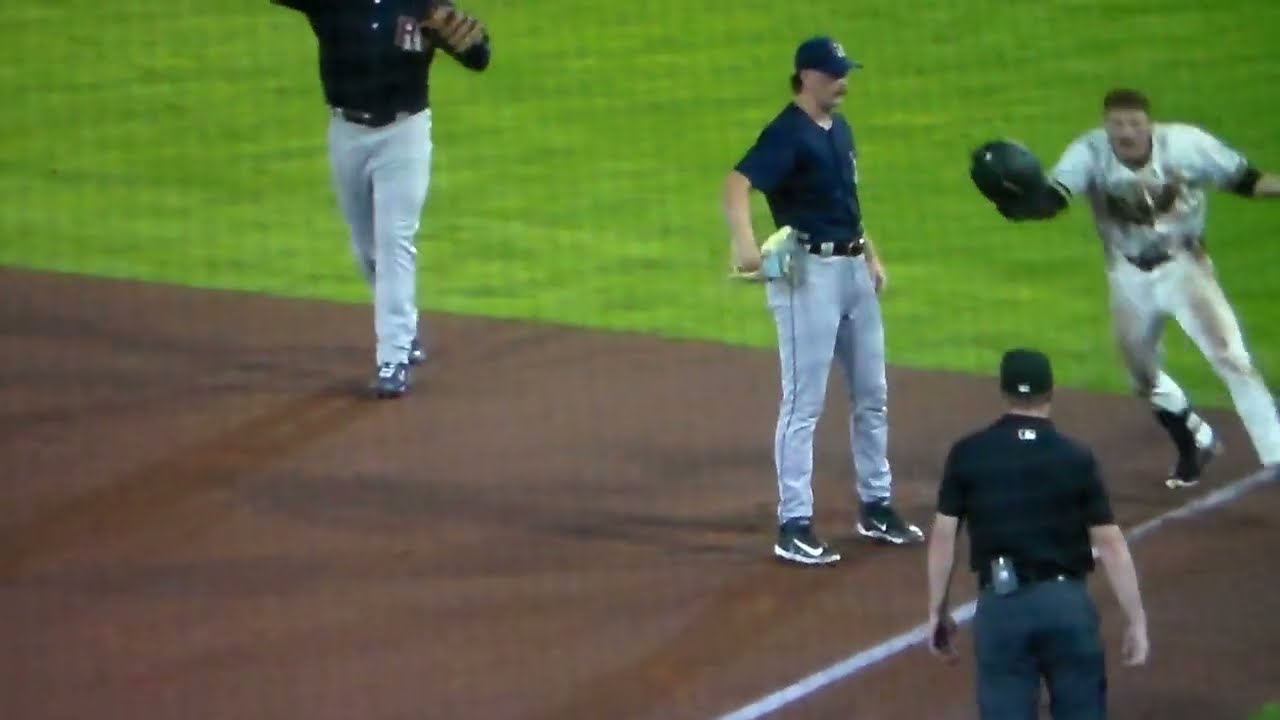 Sacramento manager Dave Brundage ejected from game, Wade Meckler argues out call at 1st base