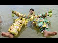 Kurkure man 😮 swimming on Kurkure | 100 kurkure| Kya ak banda ak Kurkure ke upar ter sakhta he ?