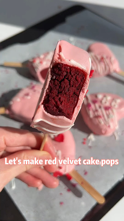 Red velvet cake pops 💗🍭