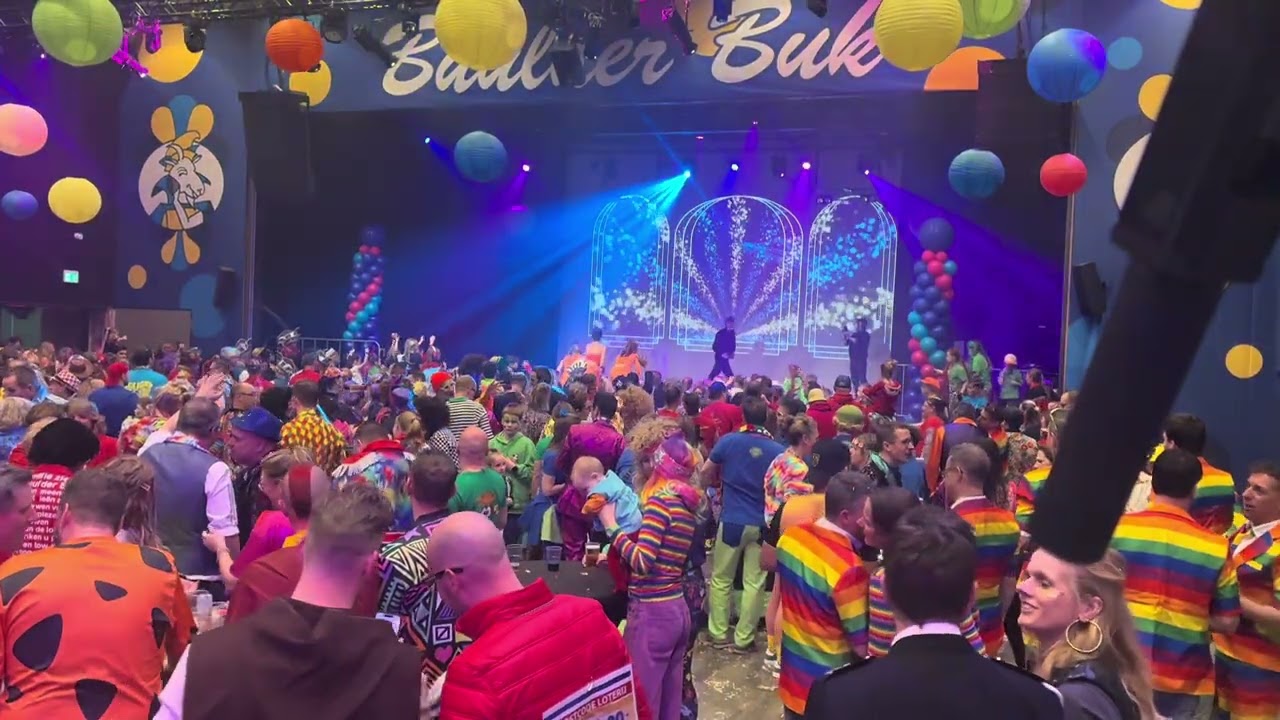 Carnaval’s zaterdag in de borgh | gouwe lammetjes bal | jansendecoomp | alle kleuren | de Buulderbuk