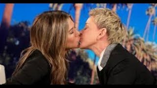 Jennifer Aniston Kisses Ellen Degeneres