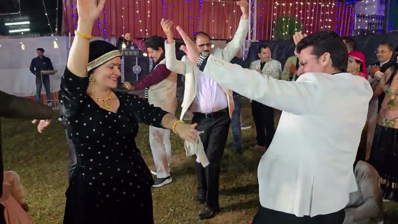 देहरादून में पहाड़ी शादी समारोह 