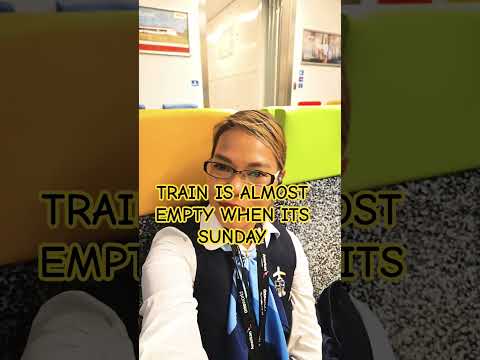 العمل يوم الأحد القطار شبه فارغ