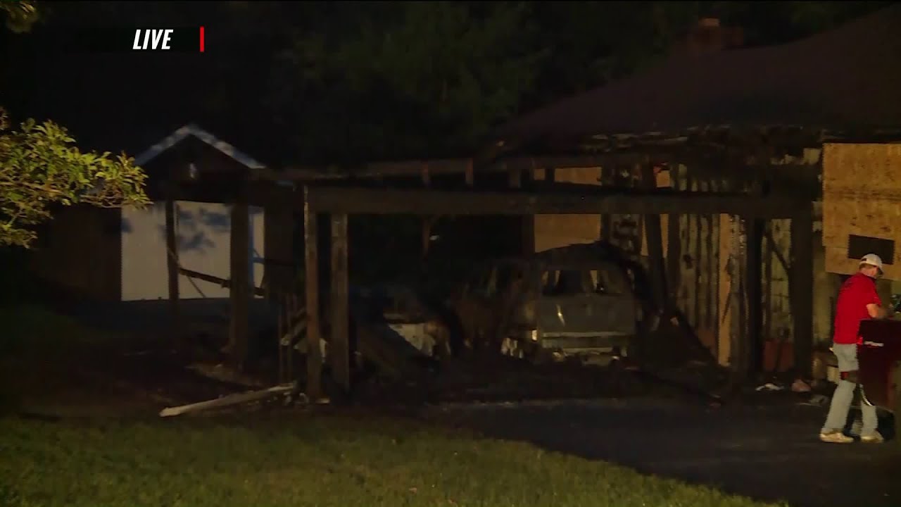 Ellisville firefighter hurt in overnight house fire - YouTube