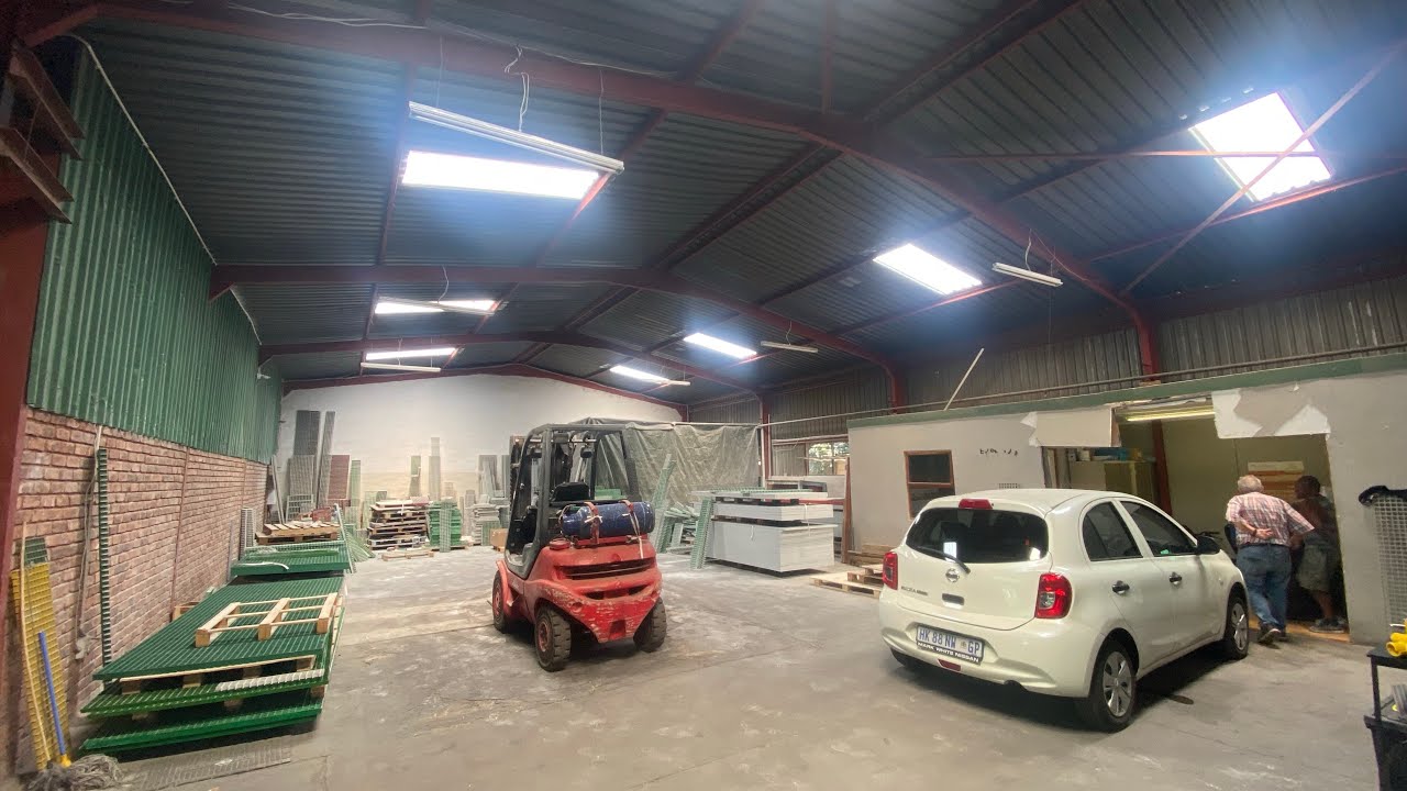 Neat 310m2 mini warehouse to let in a secure Industrial Park