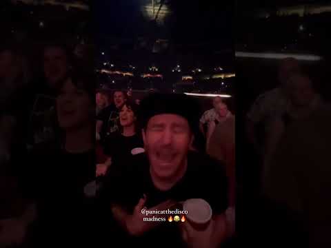 MARINA and her sister singing along to I Write Sins at the Panic! at the Disco show in Seattle.