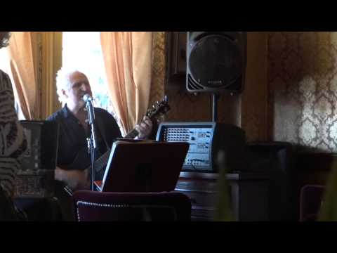 Bar San Francisco - Fisherman's Wharf - Interpétation De Cat Stevens - Wild World