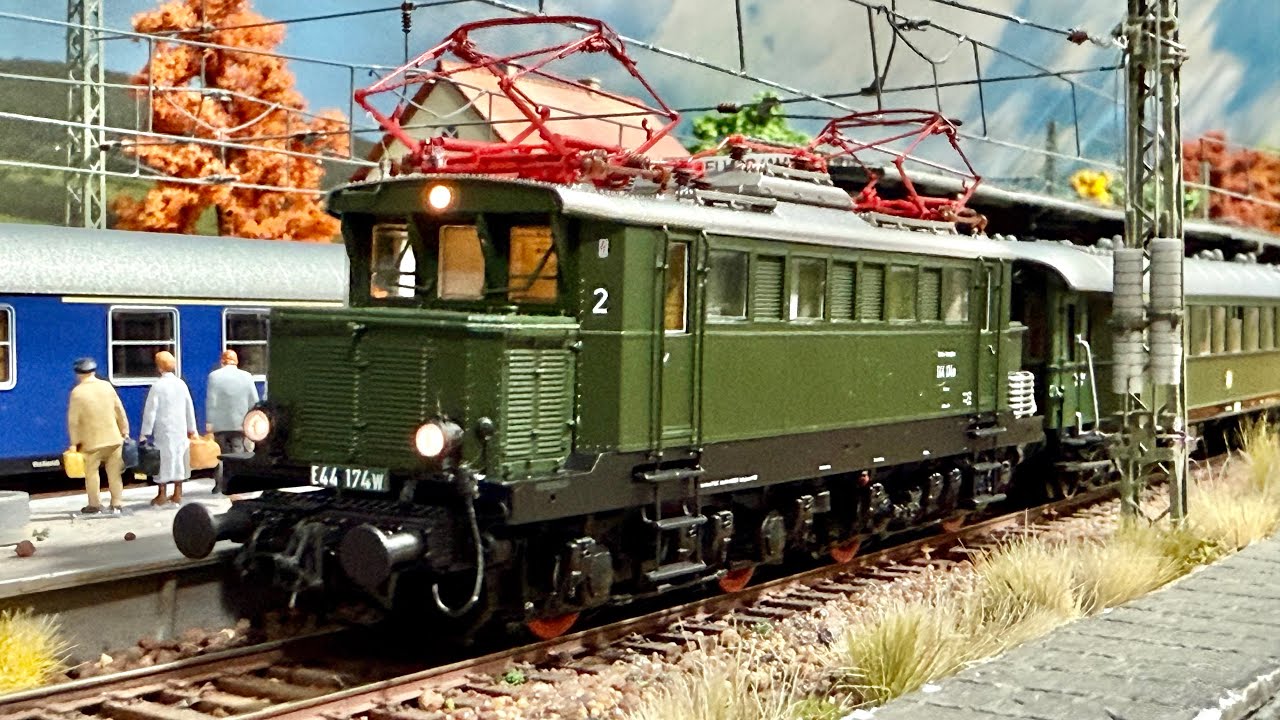 E44 trifft E410 in Engelhop - E44.100 (Brawa), E44.174E (Piko), E410 (Piko)