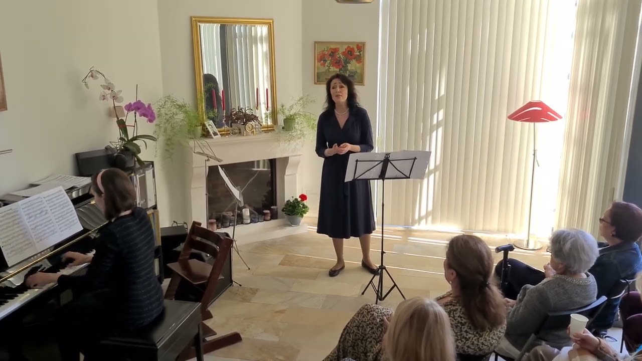 "Bescherm me mijn talisman" (''Храни меня мой талисман'') - Olga Novikova