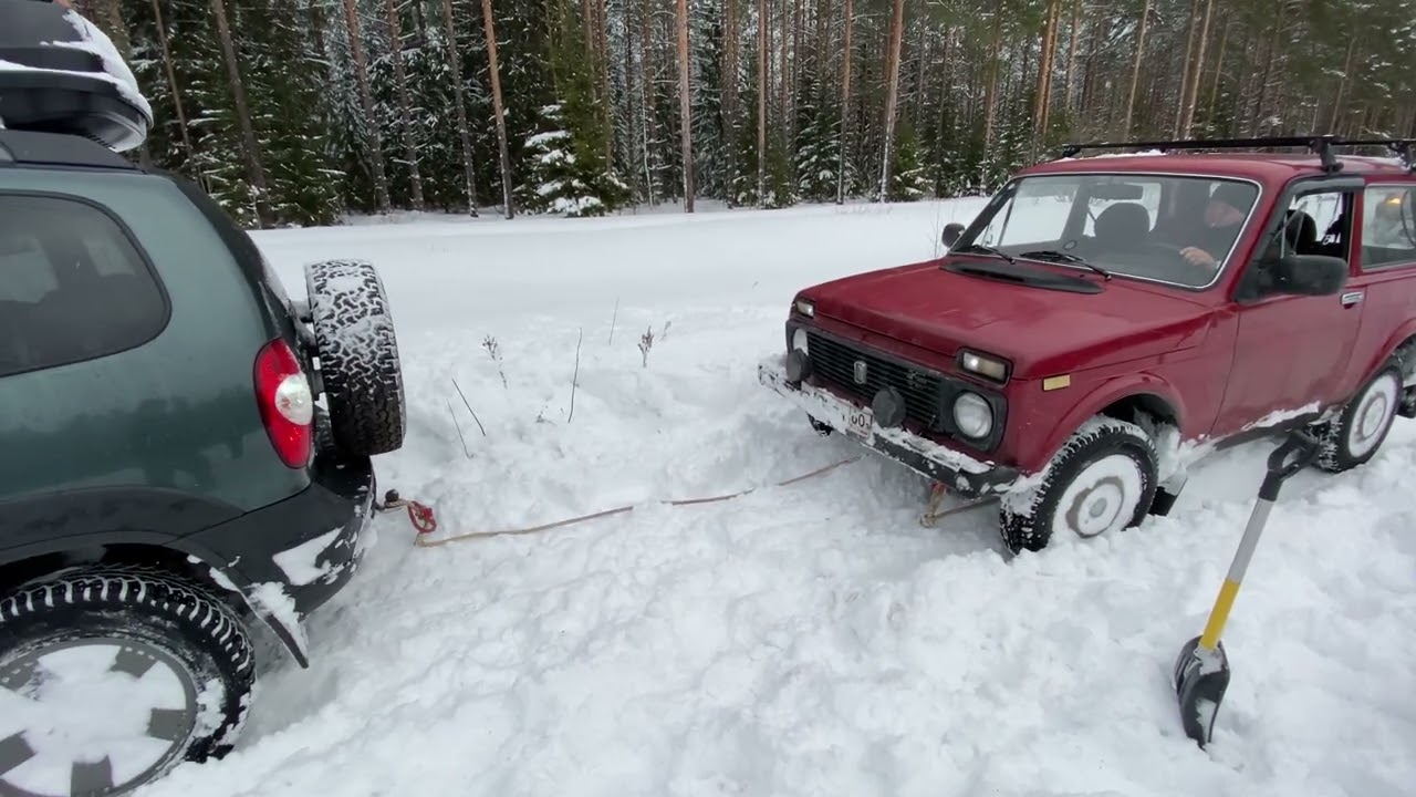 Коварный снег не пускает!Дастеры ,шеви и Нива рубятся.