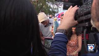 Released Cuban artist Luis Manuel Otero Alcántara arrives in Miami