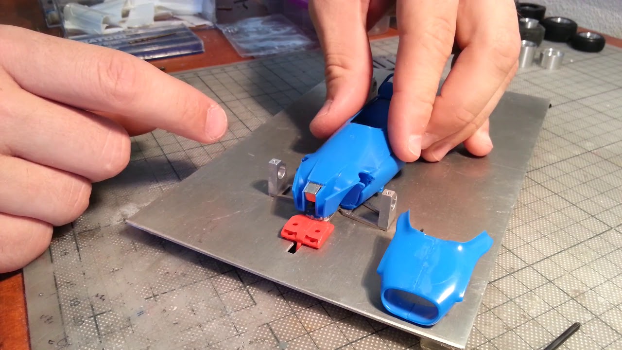 Brabham BT33 1/24 Slotcar - body fixing on NR-Classic Chassis