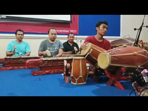 Kulu-Kulu Banyumasan dengan formasi Pembalung pilihan