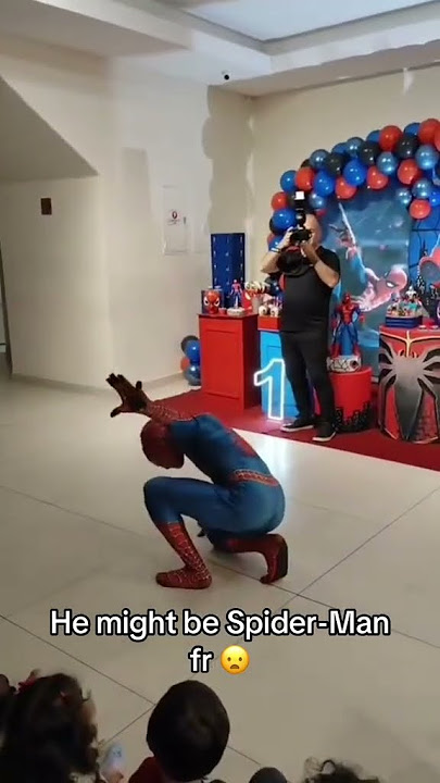 He may actually be Spider-Man 😱 (via @aranhahumana97/TT)