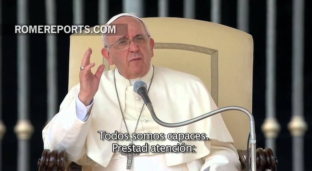 ⁣Francisco: La Iglesia enseña dando ejemplo, no con teorías | Papa