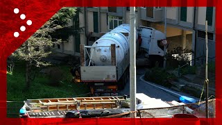 Tir incastrato lungo le strade di Genova Pra', complesse operazioni per rimozione del mezzo pesante