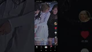 TWICE Mocking Momo #TWICE #timetotwice #momo #Jihyo #jeongyeon #twice_4th_world_tour