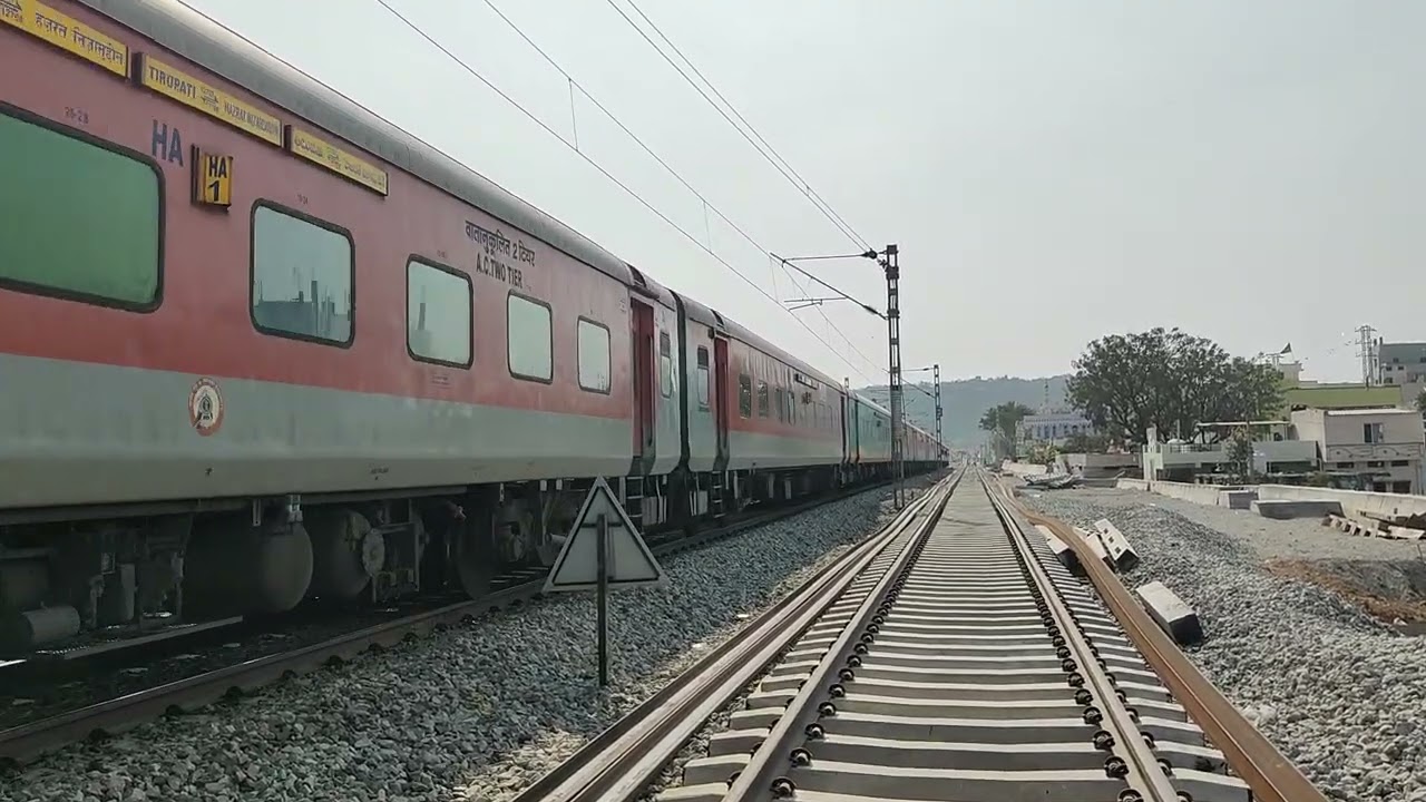 Andhra Pradesh sampark kranti Express entering Mahabubngar station | Railfan India 