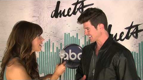 Robin Thicke Sings the Diff