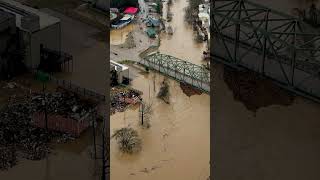 Hazard, Kentucky Flooding Drone Video
An aerial look at todays flooding conditions in downtown Hazard.
For licensing or usage request, email: benchildersphotography@gmail.com
Filmed with a DJI Phantom 4 Pro or DJI Air 2S drone. Feel free to message me about drone video production inquiries!
Location:
Hazard, Kentucky
Make sure you subscribe to see more!
Connect with me:
Website - https://benchildersphotography.com
Recreational Facebook - https://www.facebook.com/benlchilders
Commercial Facebook - https://www.facebook.com/benchildersphoto
Instagram - https://www.instagram.com/benchildersphoto
Commercial YouTube - https://www.youtube.com/channel/UC_kN6c16cvS3BXgLJmxXNRg
All visual content shared on this channel is copyright protected by Ben Childers Photography, LLC. (101 S. Main Street, Corbin, KY 40701) and/or other expressly licensed partners. Any unauthorized redistribution of visual content shared on this channel by third-parties may be subject to legal action under, but not limited to, United States copyright law and the WIPO Copyright Treaty (WCT) of the Berne Convention. For questions regarding the licensing of content shared on this channel, please send an inquiry to benchildersphotography@gmail.com
© 2024 Ben Childers Photography, LLC. Hazard, Kentucky Flooding Drone Video
