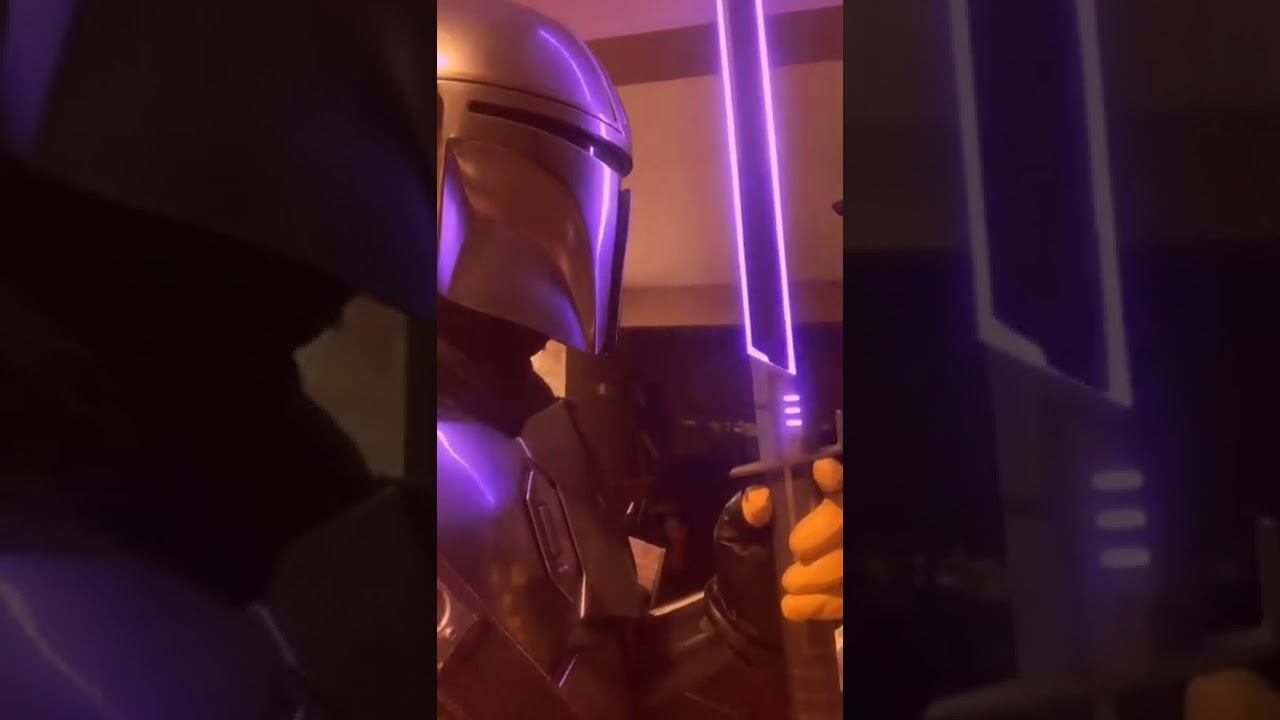 The Mandalorian ⚔️ #thebookofbobafett  #mandalorian #starwars #lightsaber #bobafett #cosplay #knight