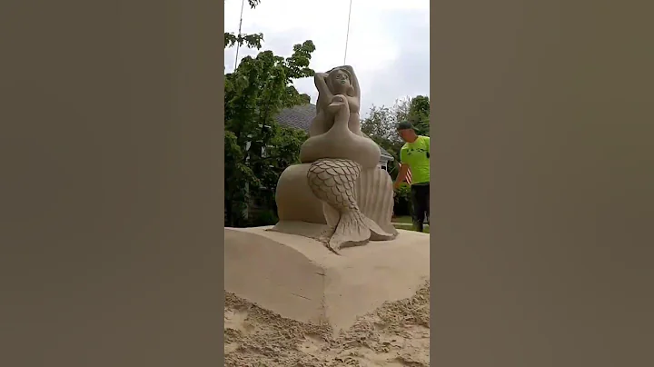 Maxine was not like the other mermaids, She was af...