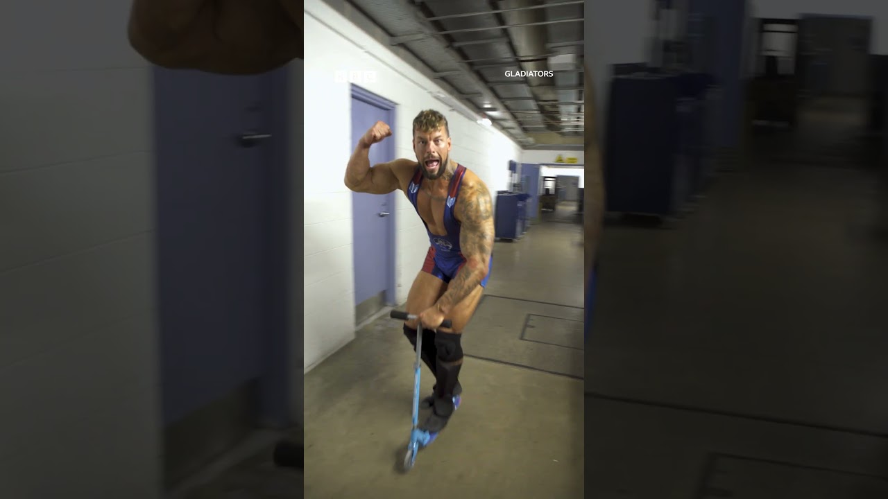 Giant Gladiator, mini scooter 😂