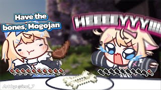 Fuwawa keeps bullying & stealing Mococo's food even in Minecraft