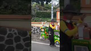 Viralltukang Cilok Mengangkat Bus