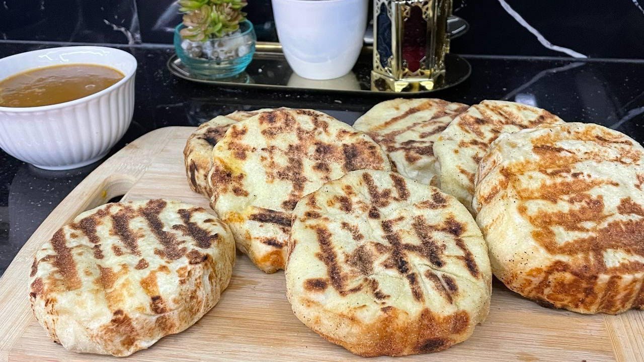 لعشاق المملحات هادي وصفة ليكم فطائر المقلاة👌 بحشوة بزاااف بنين😋 وسهلة تحضيرات رمضان 🌙