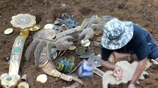 &quot;Discover&quot; gold coins and many mysterious antiques when exploring treasures in the wilderness