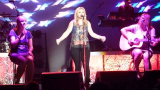 Kelly Clarkson with JillandKate - When It Don't Come Easy - Wembley Arena chords