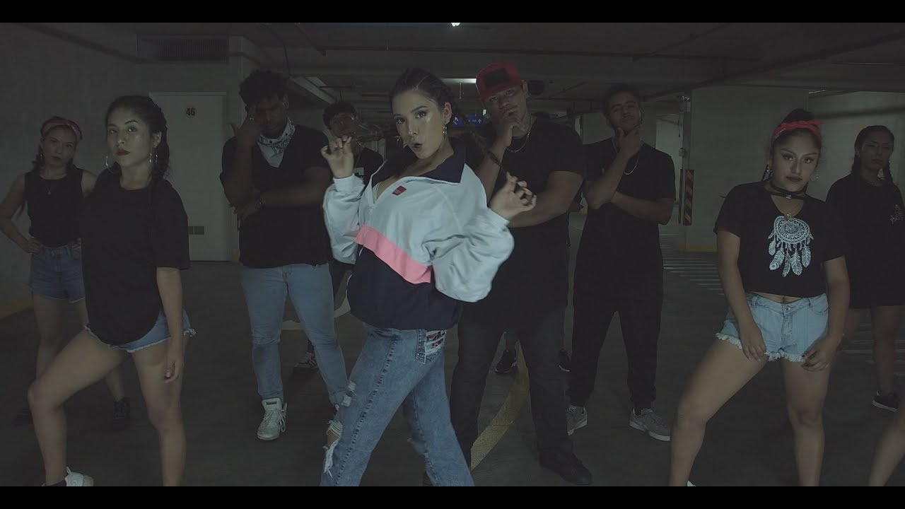 CON CALMA - DADDY YANKEE l CON FALDA - GIANELLA CLAVIJO (PARODIA)