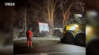 VN24 - Truck drives 20 meters down a slope into a brook