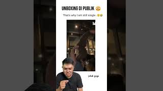 Buka Baju Di Tempat Umum