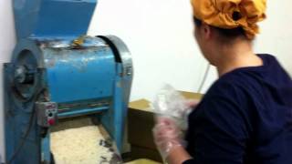 パン粉機の実力は・・・-アレルギーっ子も大好きなパン屋さん