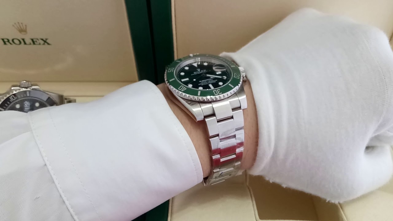 Submariner Black vs Green - YouTube
