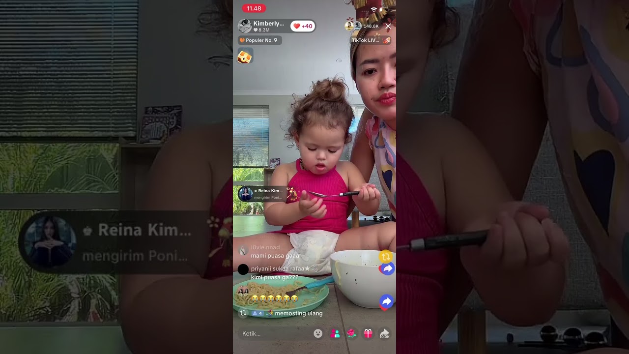 Baba live makan mie guys, maaf baba tidak puasa😇