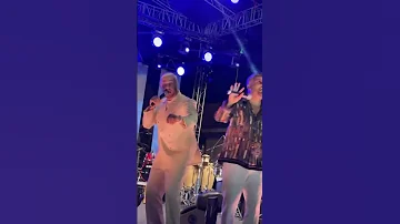 حاتم عمور يغني مع سعد لمجرد في حفل مازاكان 
