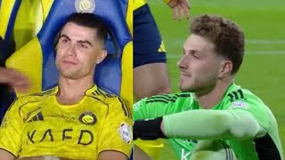 Goalkeeper Bento makes a blunder and prevents Cristiano Ronaldo from winning the title.