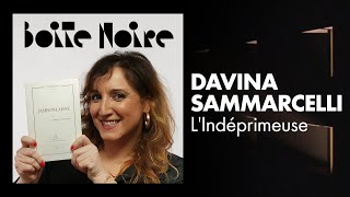 Davina Sammarcelli détourne les livres, les corps de texte et créé l'érotypographie.