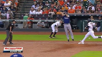 TEX@HOU: Gonzalez reaches on error by Andrus