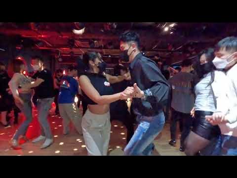 필보이 & Sophie &Bachata Dance 강남 LATIN 2023 01 07 - YouTube