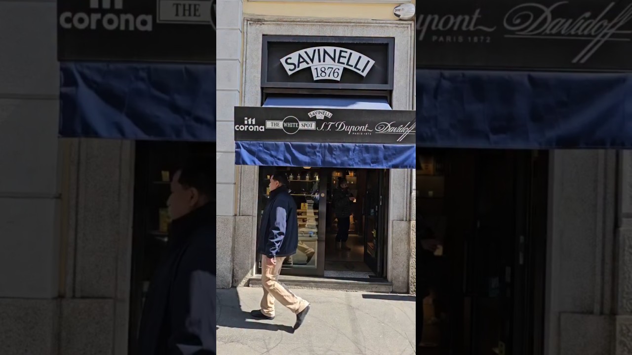The Great SAVINELLI Milan Pipe shop.. pipe smokers...enjoy the tour...Let's enjoy our Monday Pipe.